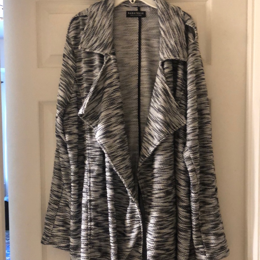Bagatelle 2x collared sweater in black and white.NWOT
